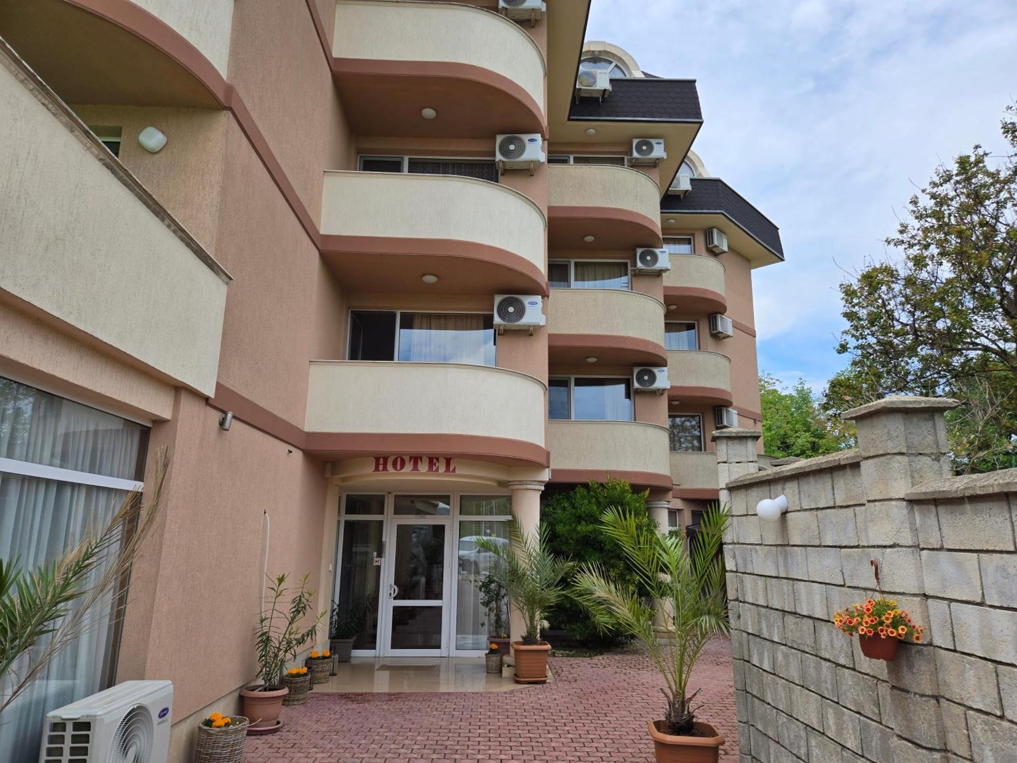 Hotel Paris Relax Zone Balchik Bagian luar foto